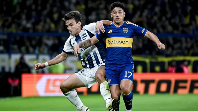 Boca y Talleres juegan en La Bombonera.