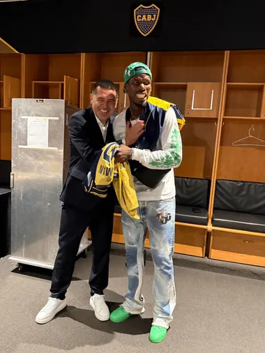 Juan Román Riquelme junto a Paul Pogba (@TodoSobreRomán)