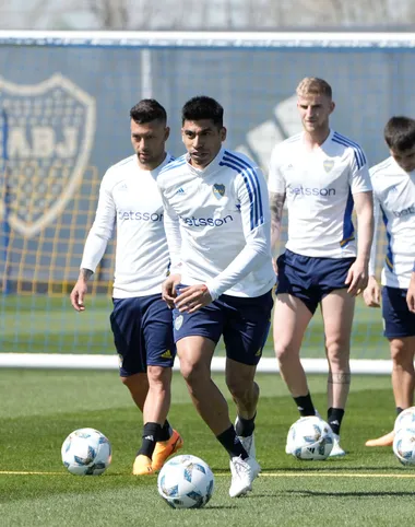 Juan Ramírez en la práctica de Boca. (Imago)
