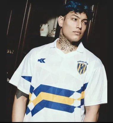 Sportivo Luqueño, con un diseño muy bostero. 