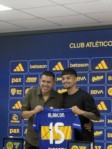 Riquelme junto a Alarcón, en la presentación