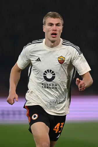 Rasmus Kristensen en Roma, compañero de Paredes y Dybala (Getty Images)