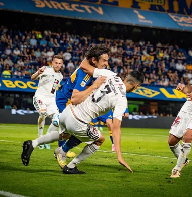 La foto de la jugada de Cavani en el primer tiempo.
