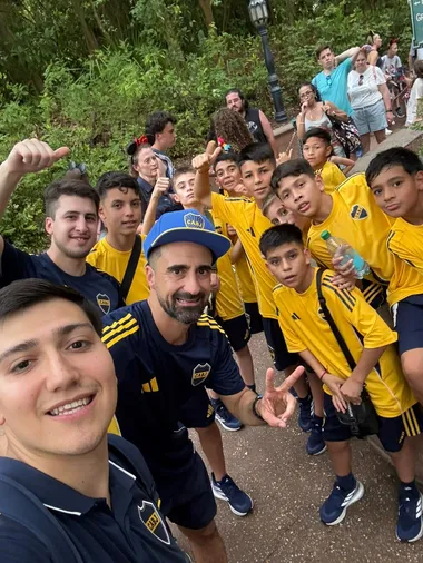 Los chicos de Boca jugaron un torneo en Orlando y disfrutaron de un paseo por los parques de Disney. (Gentileza Karina Valles)