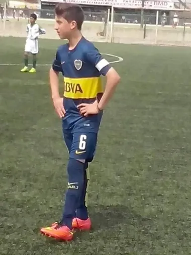 Ferraina con la cinta de capitán en las juveniles de Boca.