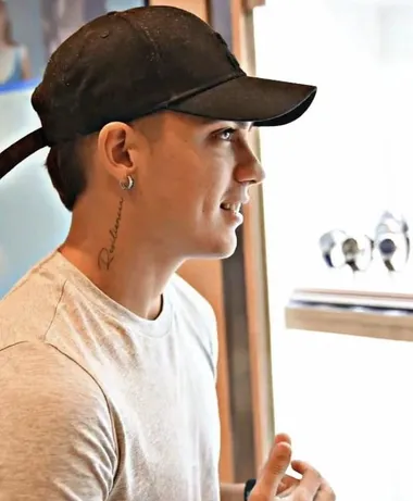 Exequiel Zeballos y su tatuaje de "resiliencia".