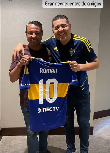La historia de Solano con Riquelme. (Captura)