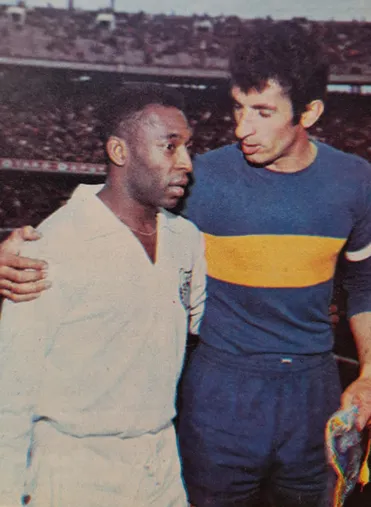 Pelé y Rattín en 1963 (Archivo)