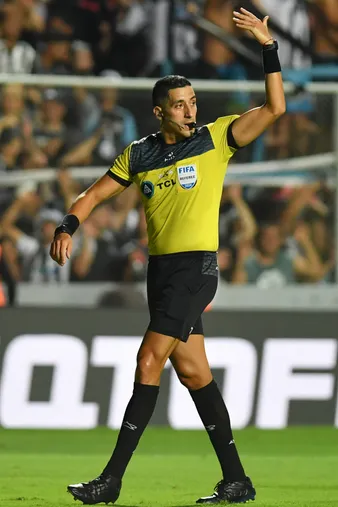 Yael Falcón Pérez será el árbitro para el partido ante Central Córdoba. (Getty Images)