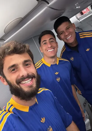 Saracchi, Merentiel y Rojo en el avión rumbo a USA.
