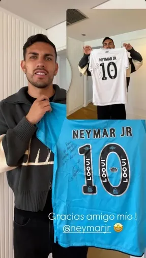 Paredes, con la casaca de Neymar del Santos.