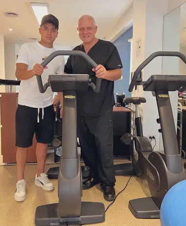 Exequiel Zeballos junto al Dr. Batista