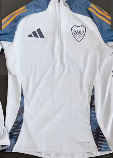 El supuesto nuevo buzo de entrenamiento de Boca