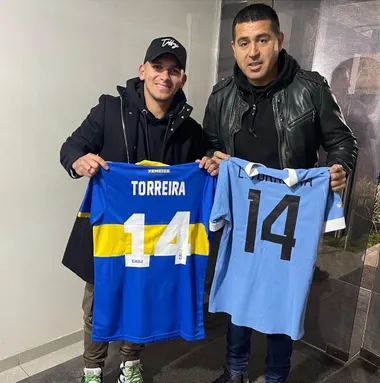 El uruguayo estuvo de visita en Boca en 2022.
