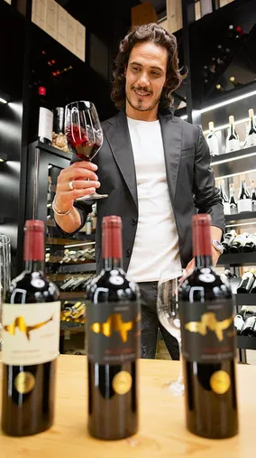 Cavani inauguró "Cavani Wines" en 2024. (Instagram)