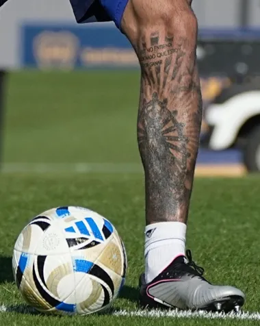 El tatuaje que Di Lollo lleva en su pierna. (Instagram)