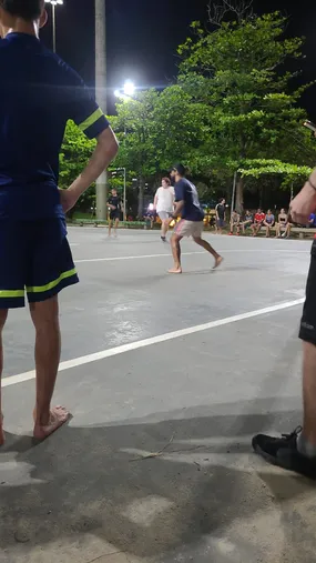 Marcelo jugando descalzo en un parque a días de la final. (