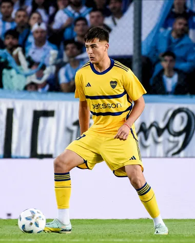 Aaron Anselmino, en el radar del Milan. (IMAGO)