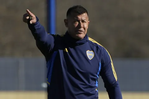 Sorprende Almirón: cambio de esquema y de nombres para jugar vs. Dep. Pereira