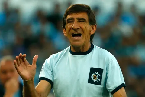 La última decisión que tomó Costas en Racing para contrarrestar el arma letal de Boca