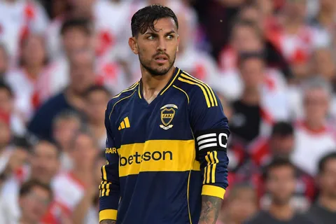 Paredes habló con Arruabarrena: la decisión del volante que deja claro su compromiso con Boca