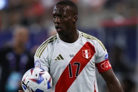 El DT de Perú tomó una decisión con Luis Advíncula para el partido ante Canadá por la Copa América
