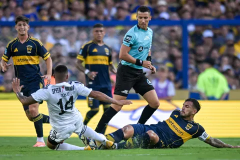Le pidió la camiseta a Paredes por Instagram y aseguró: "Huele a perfume francés"