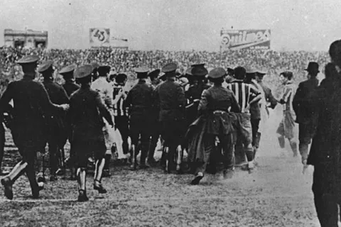 El Superclásico más polémico: Boca lo empató, hubo expulsados, golpes y River abandonó la cancha antes del final
