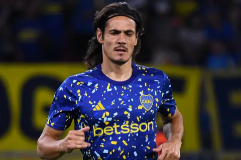 Edinson Cavani analiza operarse para dejar atrás su molestia y volver a jugar en 2026