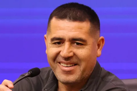 ¿Ahora sí? Riquelme llegó a un acuerdo con Alan Lescano: qué falta para sumarlo a Boca