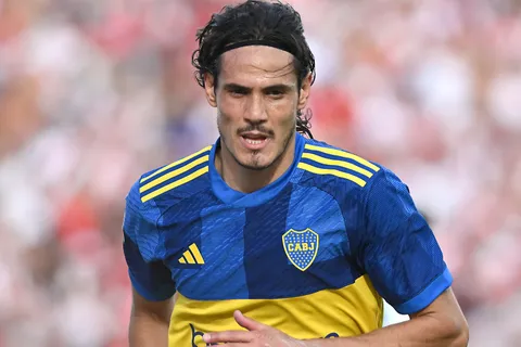 Qué tiene Edinson Cavani y por qué Diego Martínez lo descartó para Boca vs. Platense
