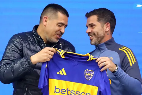 Ya lo llamó: con el "ok" de Gago, Riquelme tiene abrochado a Carlos Palacios para el 2025