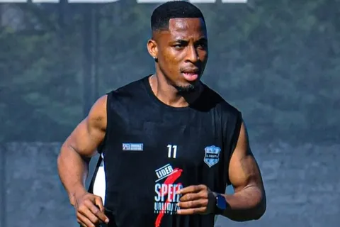 Es nigeriano, juega en Riestra y habló de la grandeza de Boca: "En África sabemos"