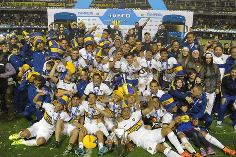 Tremendo cambio: Andrés Chávez llegó a Boca desde el ascenso, fue figura, se fue rápido y hoy juega en Grecia
