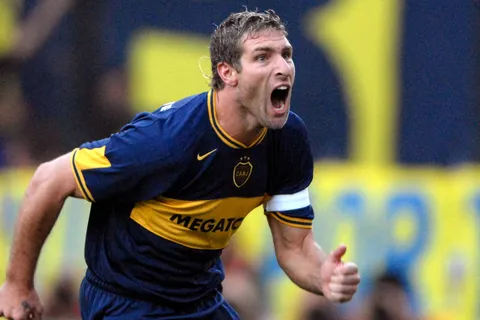 El mejor gol de cabeza de Martín Palermo en Boca: "Parecía que estaba pateando"
