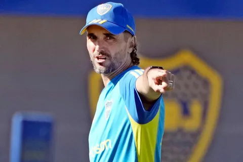 ¿Nuevo cambio? Diego Martínez quiere darle otra función a Luis Advíncula