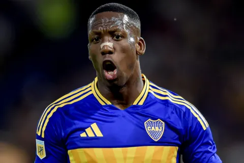 ¿Se va? El gesto de Luis Advíncula que generó rumores sobre una posible salida de Boca