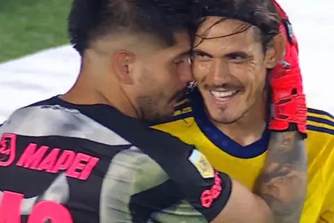 Qué le dijo Lucas Acosta a Edinson Cavani al oído en la derrota de Boca frente a Lanús