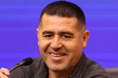 Riquelme va por más: Jhohan Romaña sería el tercer refuerzo de Boca en el mercado de pases