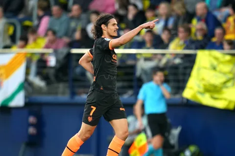 La última información sobre la rescisión de Cavani con Valencia: "La pelota la tiene..."