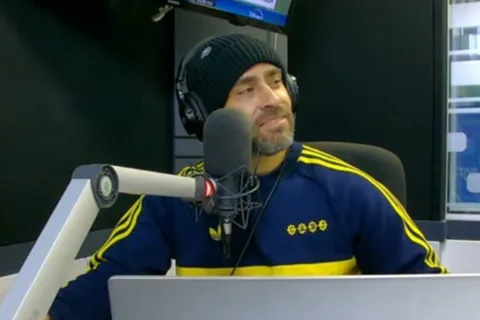 Un crack sudamericano que apareció en un programa con un buzo de Boca: "Siempre me gustó"