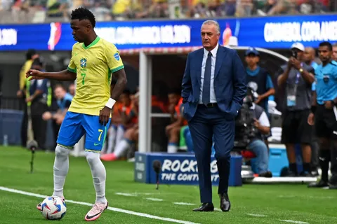 Alfaro explicó cómo frenó a Vinicius con otra frase de las suyas: "Como decía Serrat…"