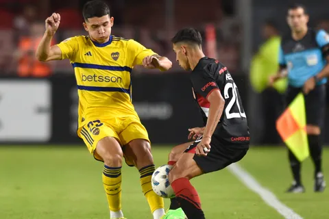 Boca-Estudiantes, suspendido: una ambulancia se llevó a Javier Altamirano