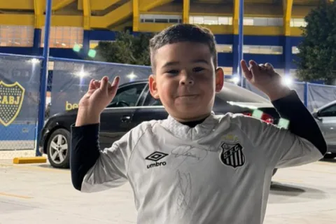 Riquelme quiso a Adonis Frías para Boca y ahora subió una foto de su hijo en La Bombonera