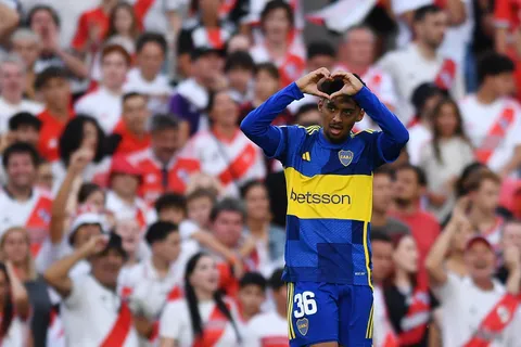 Cristian Medina y su festejo de gol en el Monumental