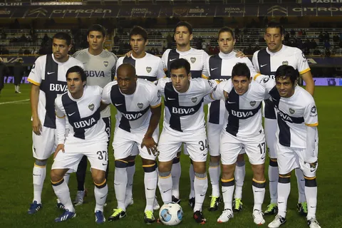 Jugó en Boca, ahora es DT y lleva a un psicólogo al banco de suplentes en cada partido: "El fútbol es emocional"