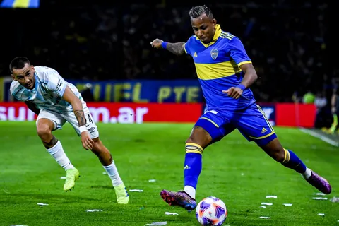 En la misma posición que Mbappé: la estadística que pone a Villa como top ten mundial 