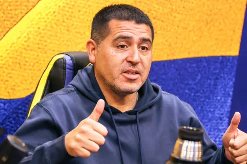 Riquelme tiene en carpeta a Kevin Serna por si se cae lo de Sebastián Villa a Boca