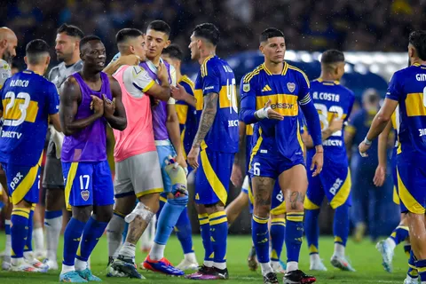 Lautaro Di Lollo está en un gran momento en Boca, pero Gago medita sacarlo del equipo