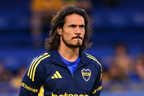 Álvaro González no dudó en bancar a Edinson Cavani por su presente en Boca: "Lo va a revertir"